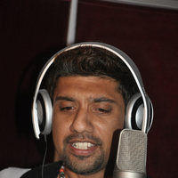Malaysia Singer Anand sings for Oru Nadigaiyin Vakkumoolam | Picture 85891